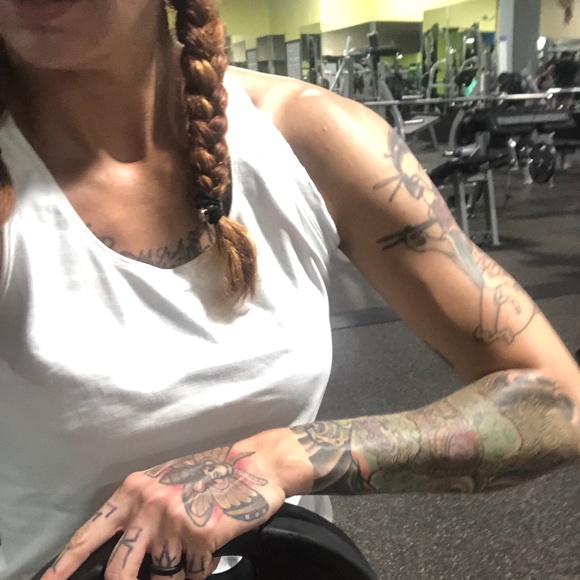 Meet your Posher, Lindsey - Picture 2 of 4